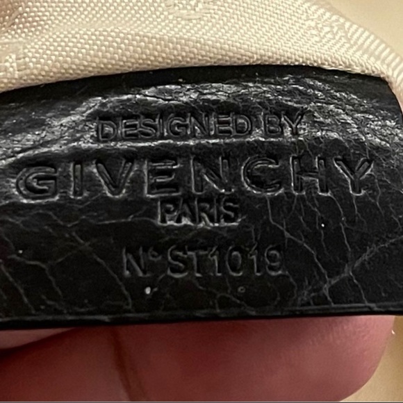 ❤️‍🔥 Givenchy hobo bag ✨immaculate✨ - Picture 11 of 11